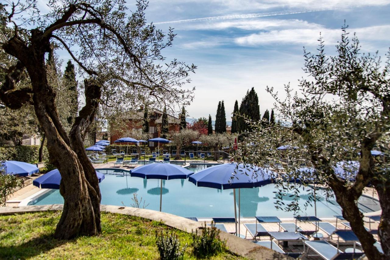Hotel Villa Paradiso Passignano sul Trasimeno Exterior foto
