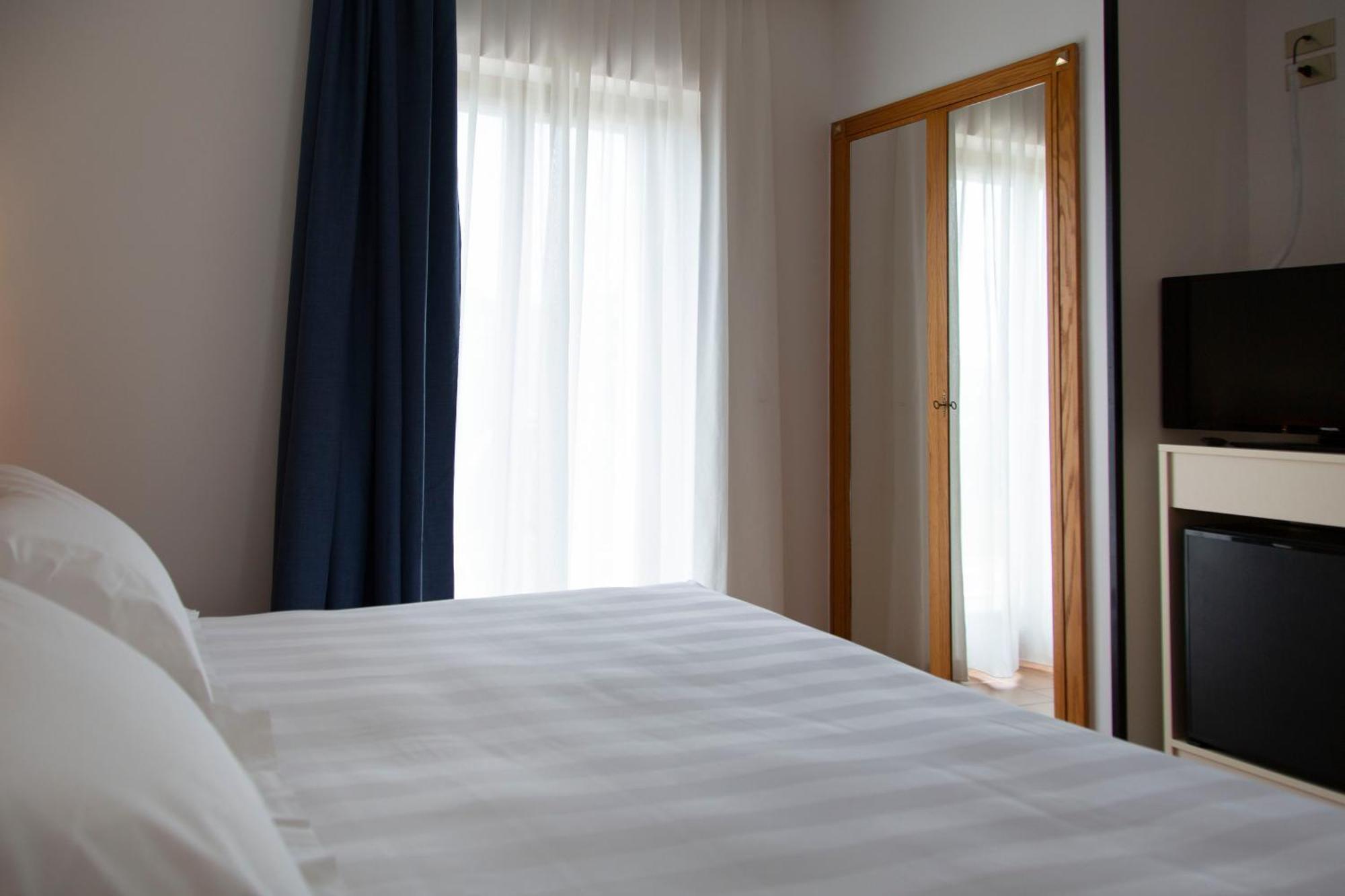Hotel Villa Paradiso Passignano sul Trasimeno Zimmer foto