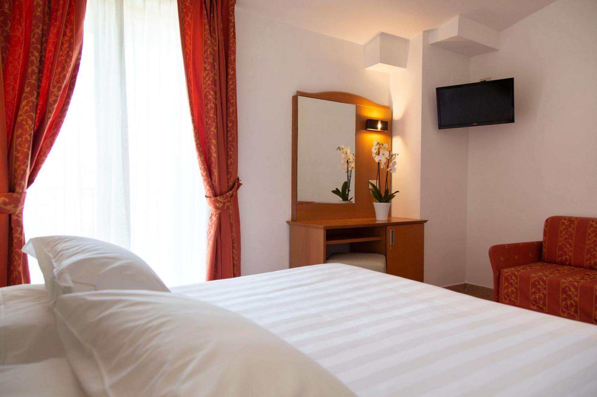 Hotel Villa Paradiso Passignano sul Trasimeno Zimmer foto