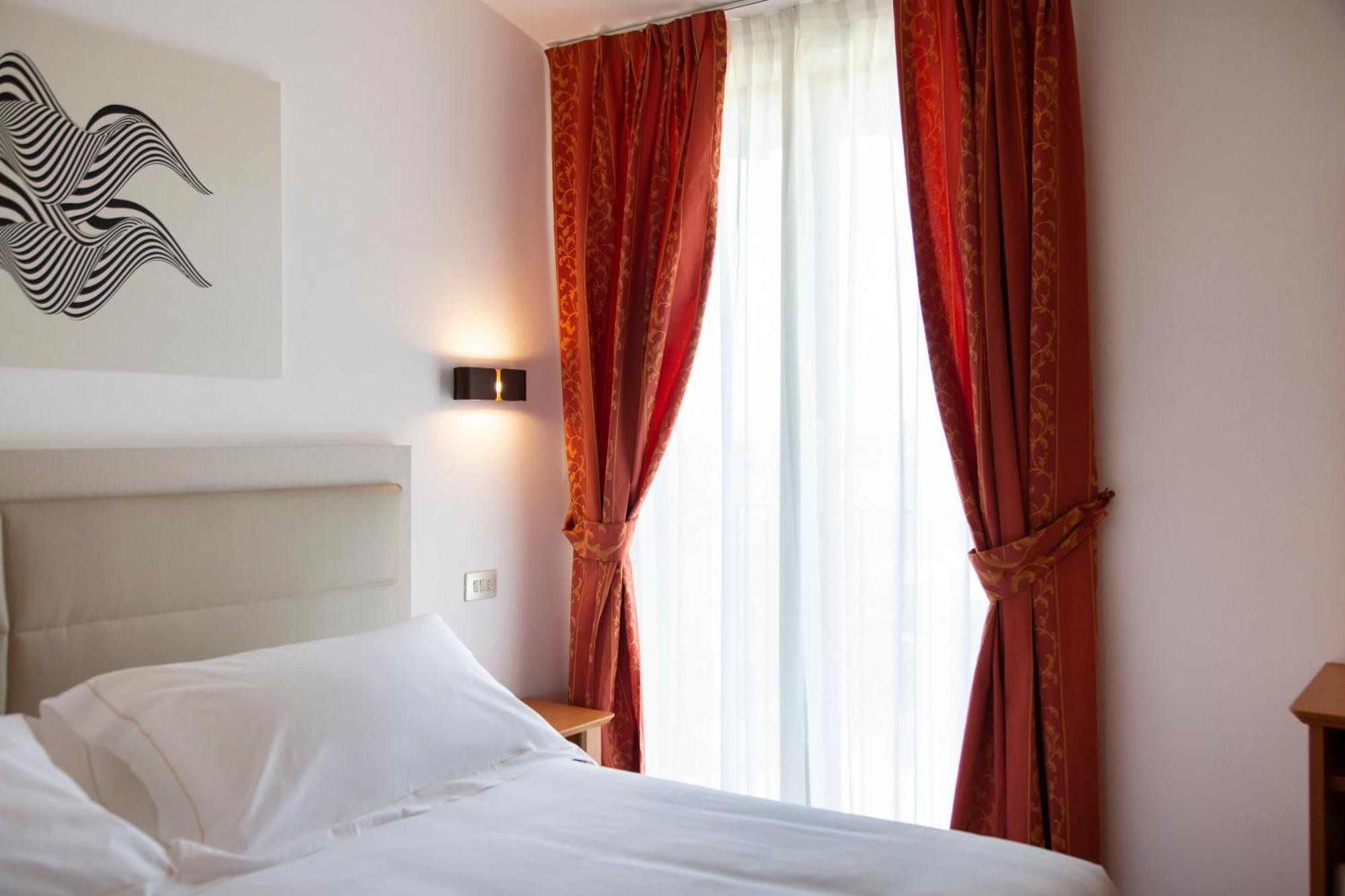 Hotel Villa Paradiso Passignano sul Trasimeno Zimmer foto